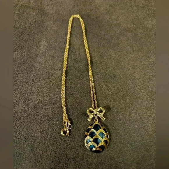 Avon Easter Egg Enamel Necklace Gold Trim EUC - Picture 1 of 7